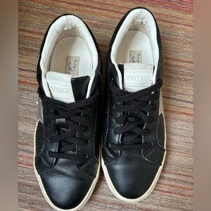 Vintage Havana size 7.5 black leather sneakers